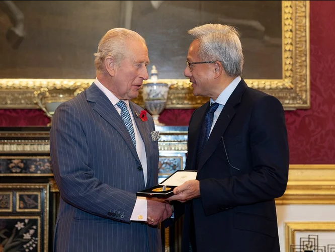 英伟达首席执行官因在图形处理器（GPU）方面的工作助力现代人工智能发展而获殊荣，查尔斯国王向他递交了一封警示人工智能风险的信件。